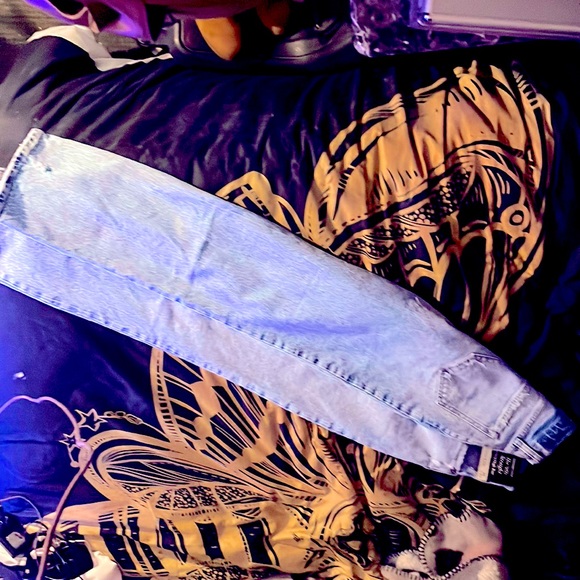 COPY - Abercrombie and Fitch the 90s straight ultra high-rise jeans! - Picture 1 of 3